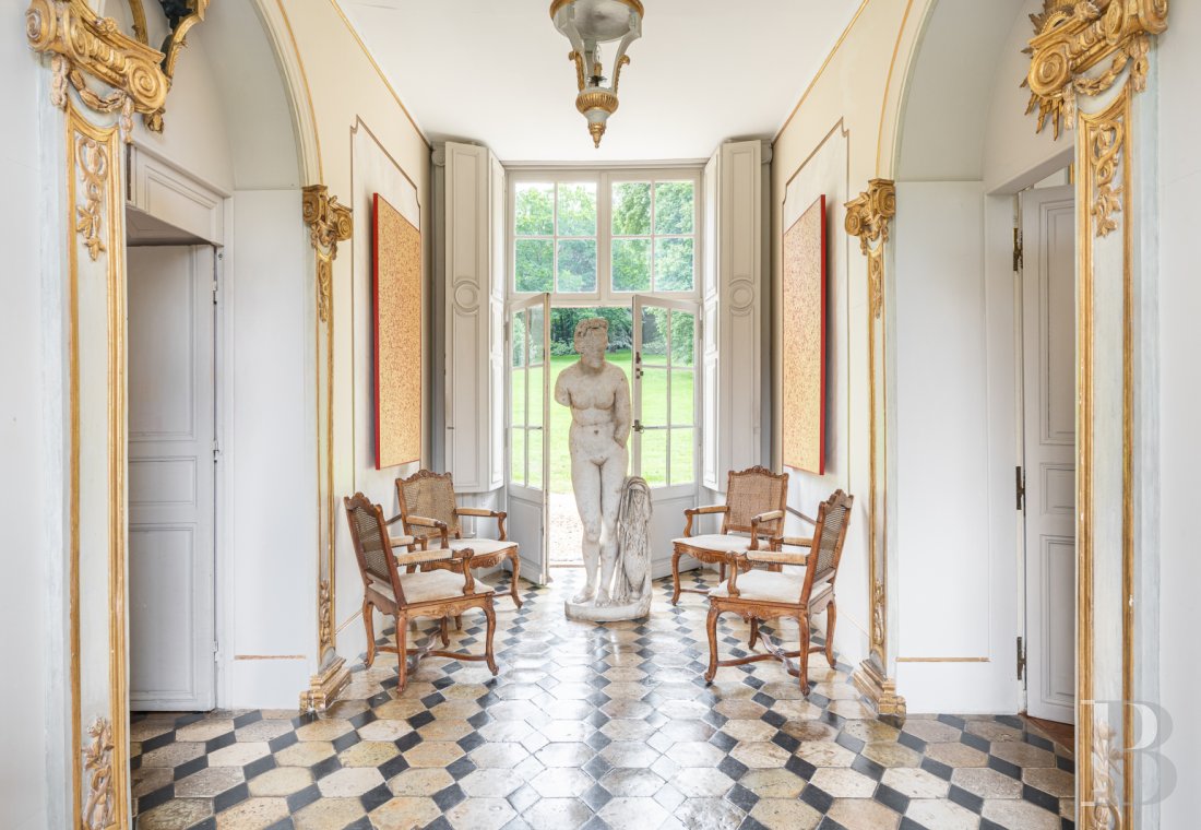 À Milon-la-Chapelle, dans la vallée de Chevreuse, un château du 18e siècle et son parc de 4 hectares - photo  n°8